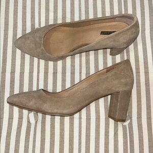 Tahari Tallie Women's Tan Suede Pumps 9